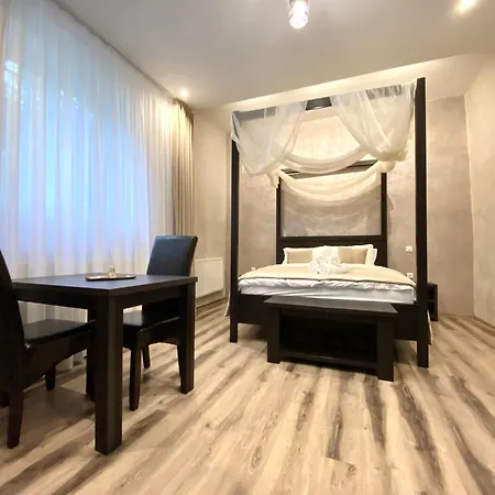 35 Apartment *
