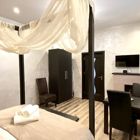 35 Apartment *
